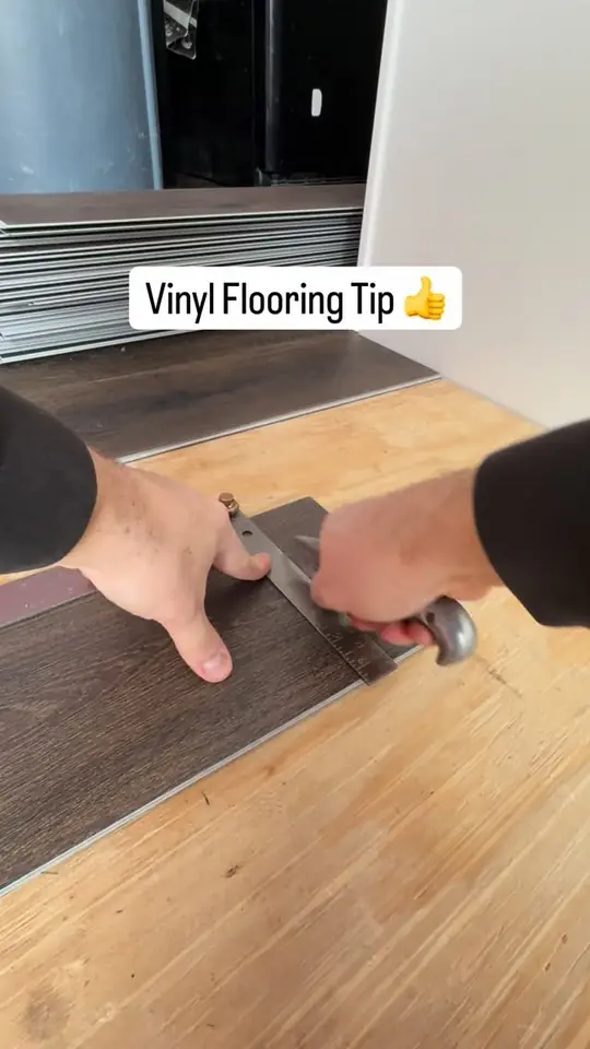 Snap vinyl flooring without a saw